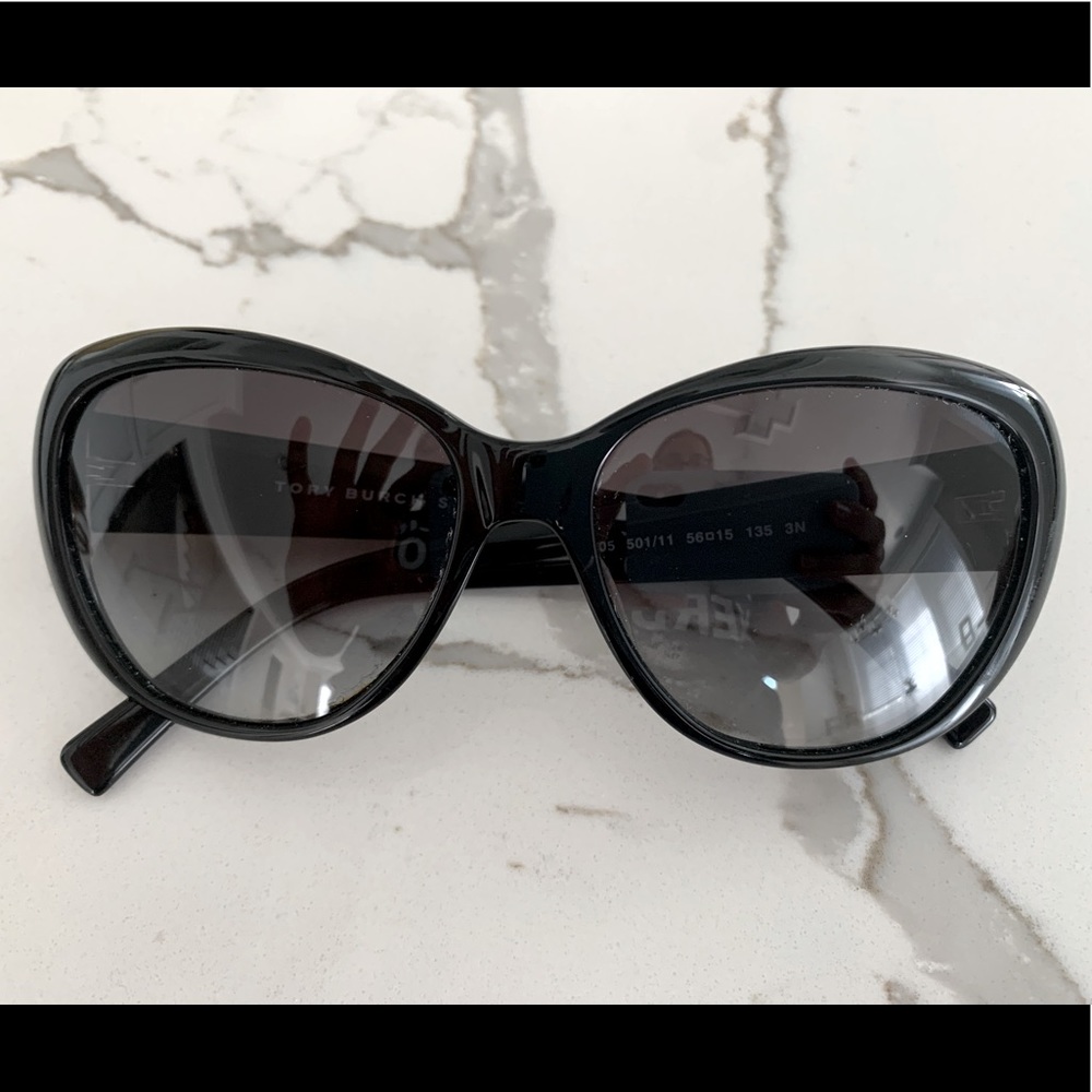 Chic Pre-owned Tory Burch Cat-eye Sunglasses